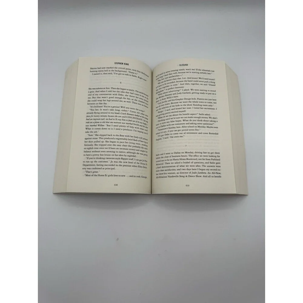 11/22/63 by Stephen King Trade Paperback 2012 Time Travel Novel